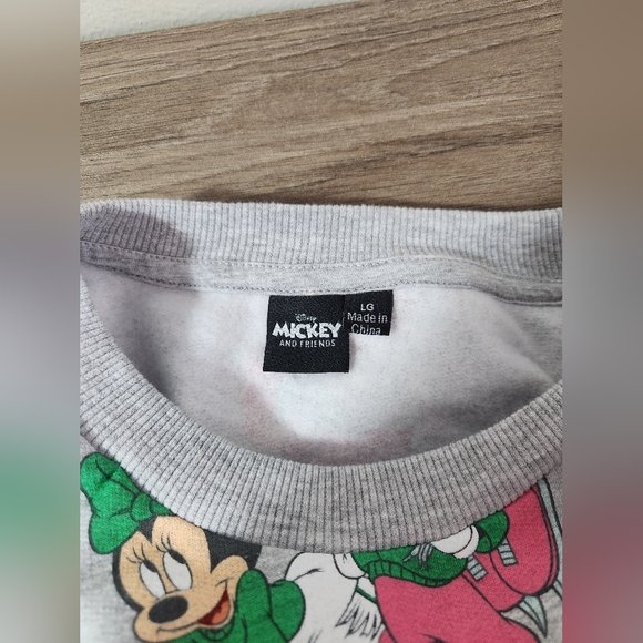 Disney Mickey & Minnie Mouse Ice Skating In Snow Sweatshirt - Picture 3 of 4